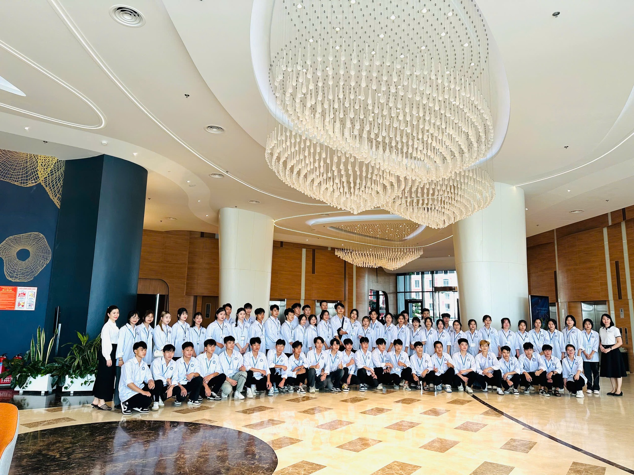 CHÀO ĐÓN SV TRƯỜNG CAO ĐẲNG DU LỊCH HẢI PHÒNG THĂM QUAN KHÁCH SẠN DREAM DRAGON RESORT. CHÀO ĐÓN SV TRƯỜNG CAO ĐẲNG DU LỊCH HẢI PHÒNG THĂM QUAN KHÁCH SẠN DREAM DRAGON RESORT.
