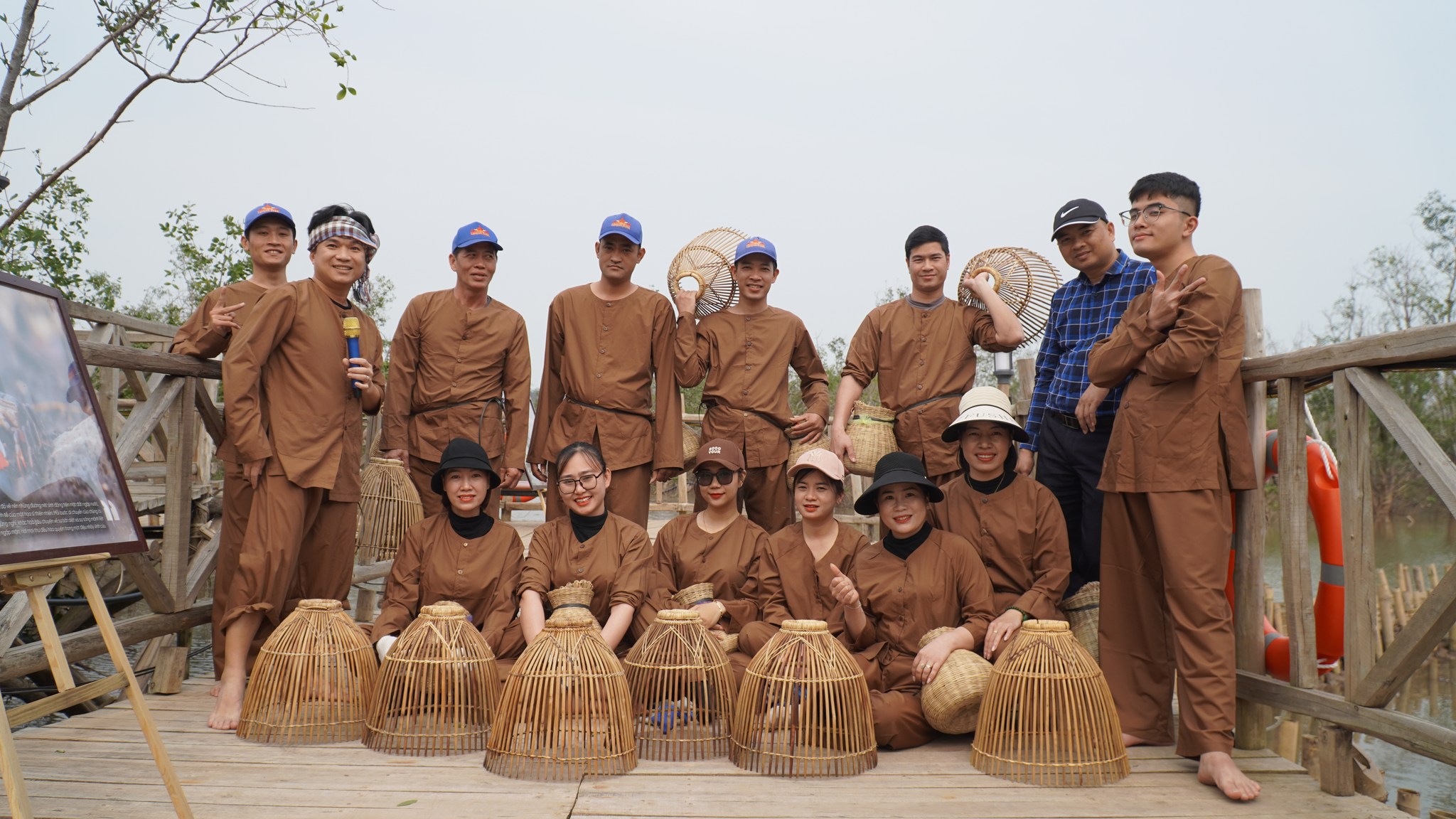 MÒ CUA BẮT ỐC – TRẢI NGHIỆM CÓ 1-0-2 TẠI RỪNG NGẬP MẶN DRAGON MANGROVE FOREST! MÒ CUA BẮT ỐC – TRẢI NGHIỆM CÓ 1-0-2 TẠI RỪNG NGẬP MẶN DRAGON MANGROVE FOREST!